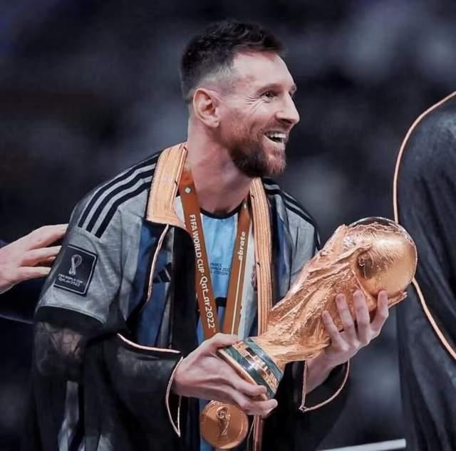 关于阿根廷男篮险胜希腊男篮,福克斯完成帽子戏法的信息 关于阿根廷男篮险胜希腊男篮,福克斯完成帽子戏法的信息