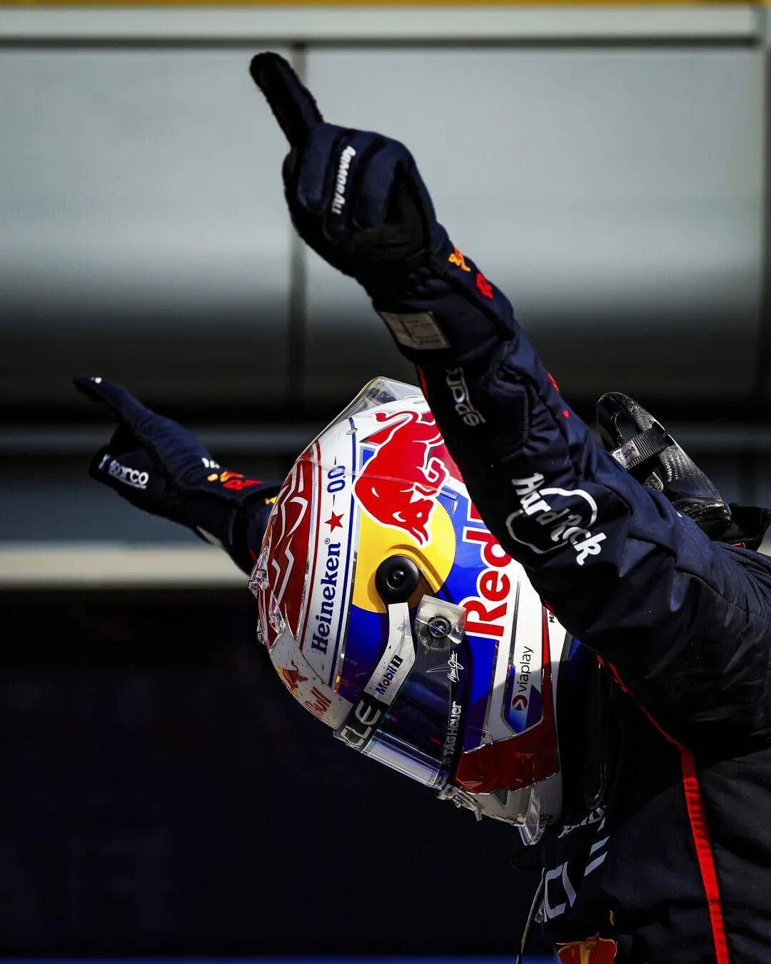 索伯车队完胜红牛二队,皮亚斯特里点燃赛场 索伯车队完胜红牛二队,皮亚斯特里点燃赛场