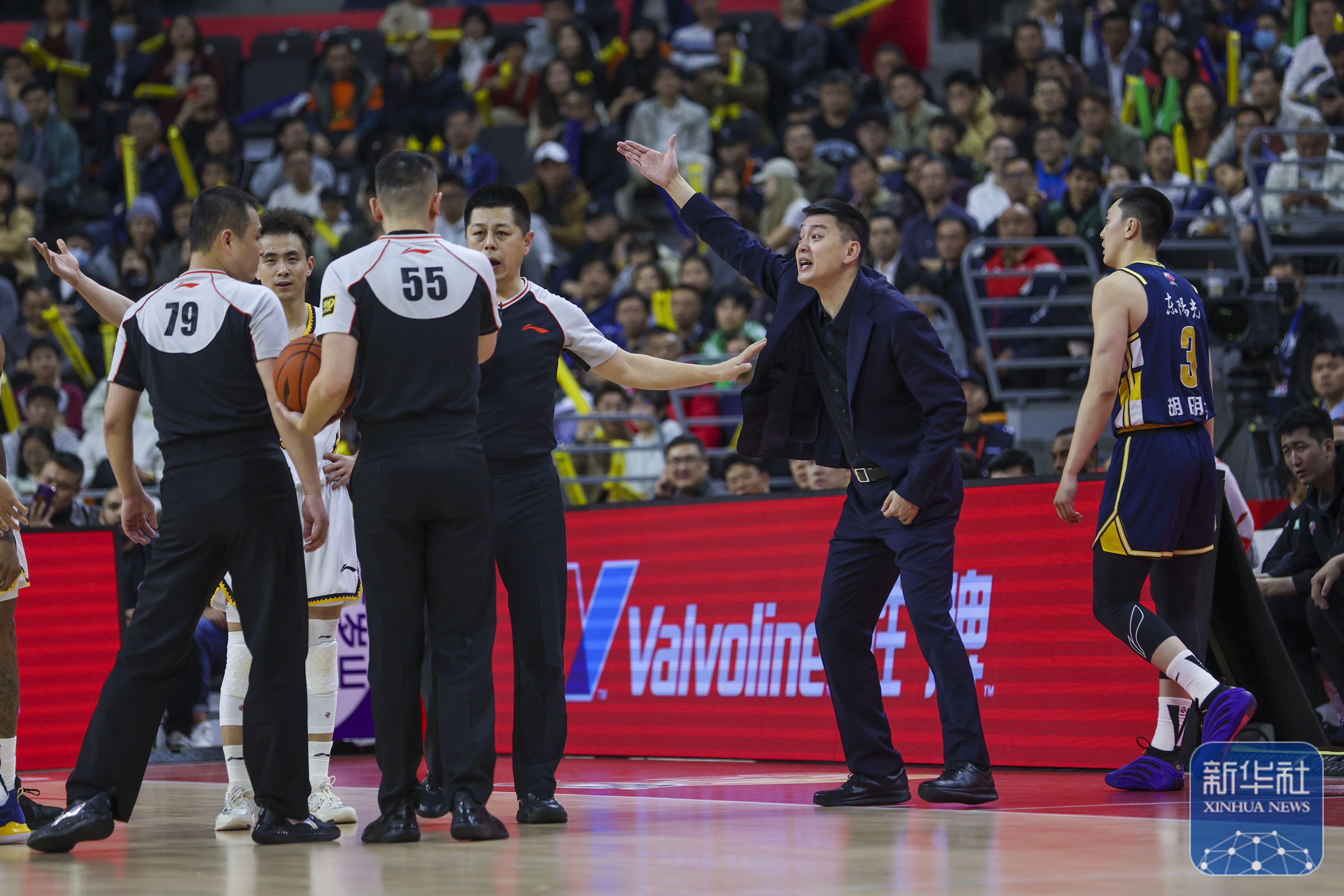 广东队主场对抗辽宁队，西部头名之争的简单介绍