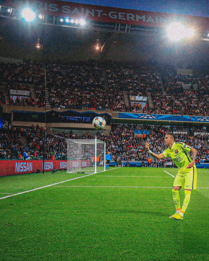 欧冠赛场一幕尴尬场面分享社交媒体获关注