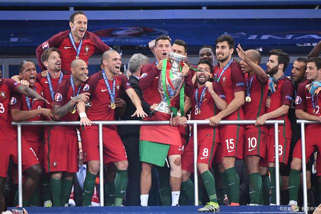 西班牙队在对阵瑞典队时取得胜利