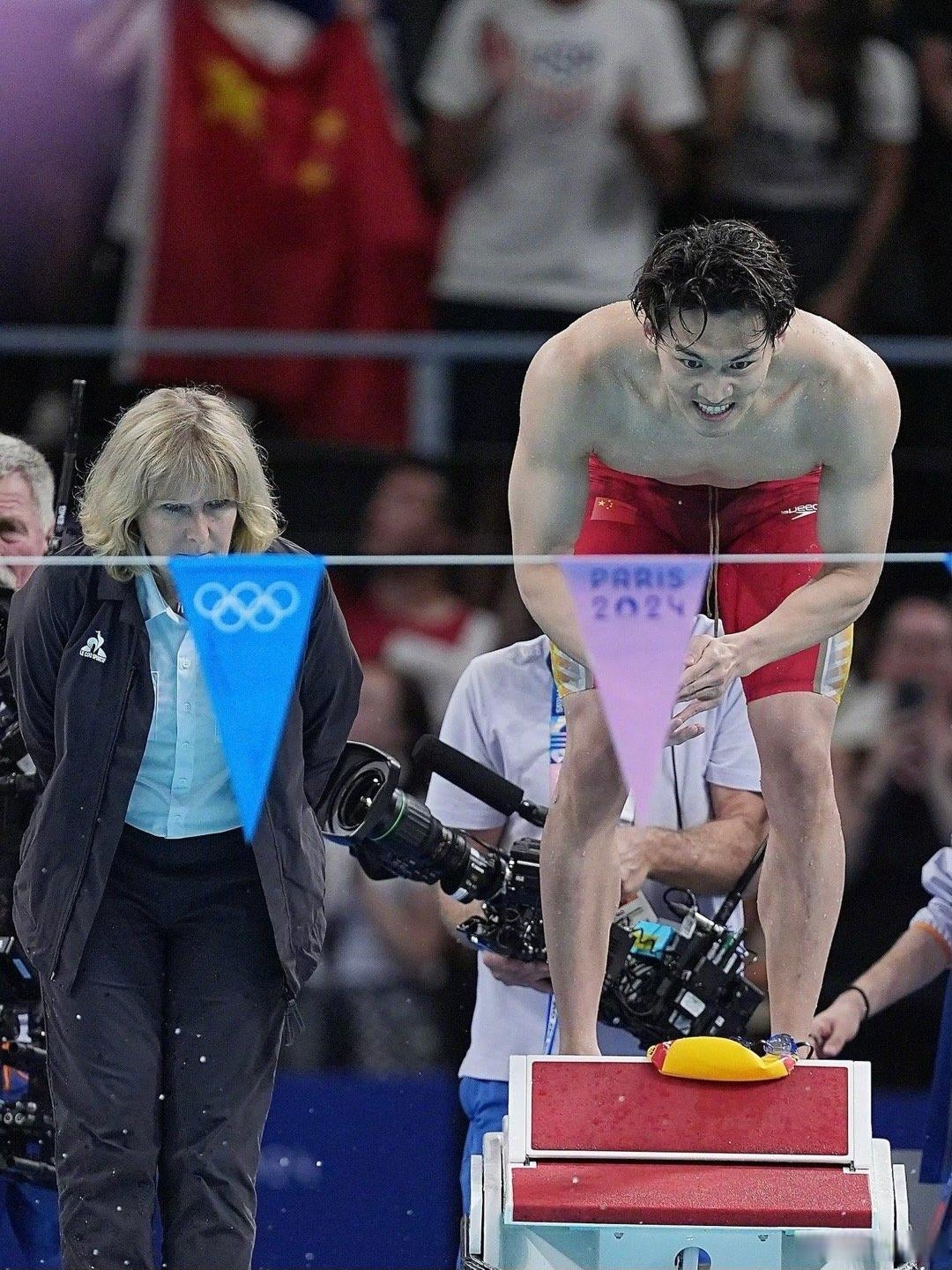 引人入胜！中年球员勇敢挑战奇迹发生的简单介绍