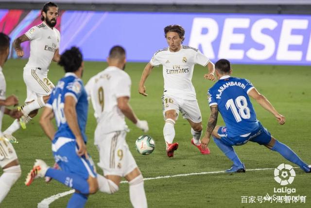 包含西班牙豪取六连胜，冲到积分榜首位的词条