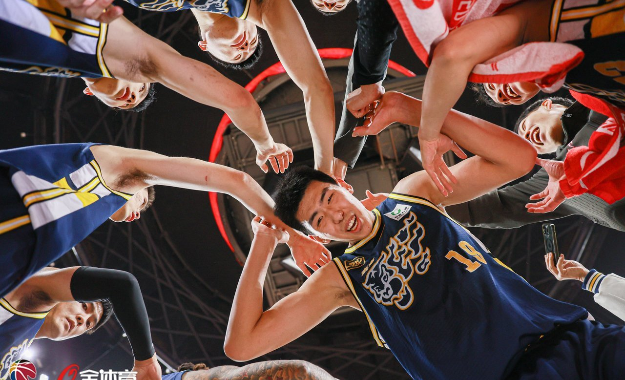 关于队伍之间的火爆篮球较量正在进行的信息 关于队伍之间的火爆篮球较量正在进行的信息