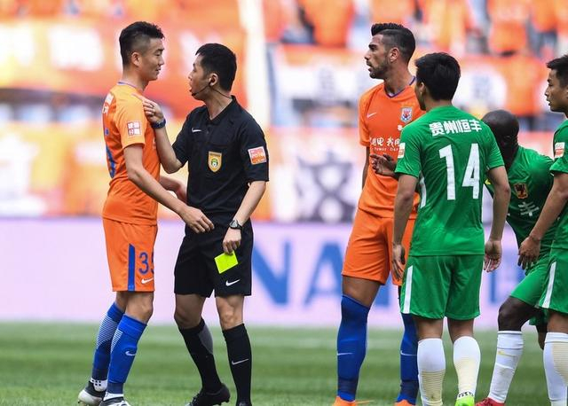 包含恒大客场绝杀鲁能，领跑积分榜的词条