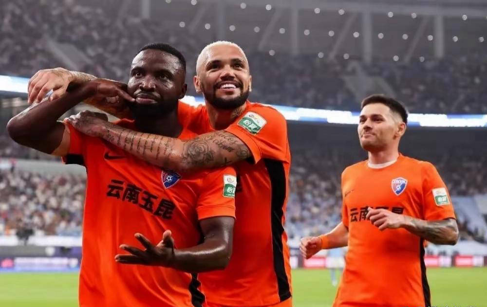 包含利摩日逆转克莱蒙，取得关键胜利的词条