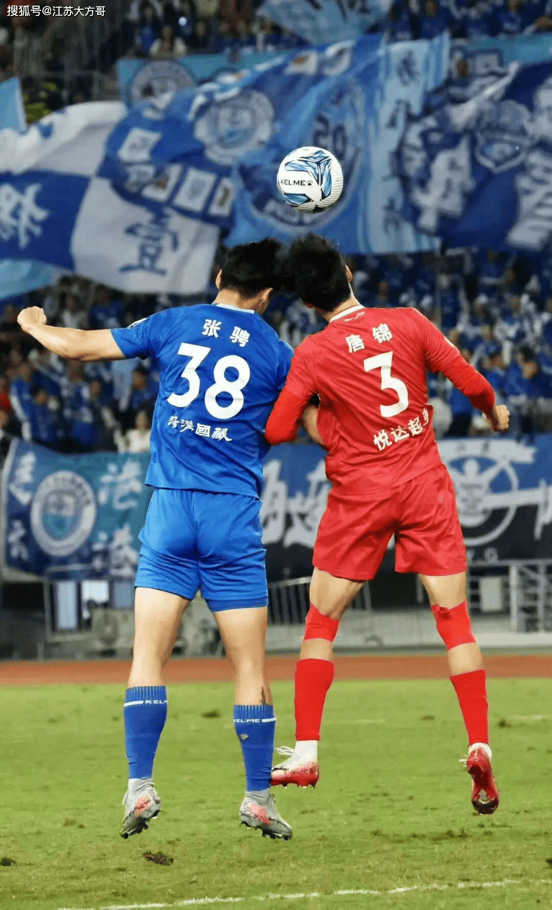 足球赛现场报道：精彩瞬间惊艳全场