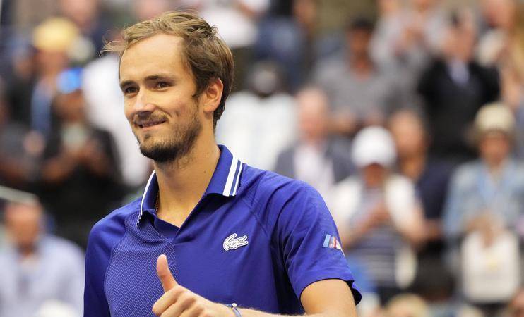 关于美国网球队碾压澳大利亚网球队，梅德韦杰夫高光表现的信息