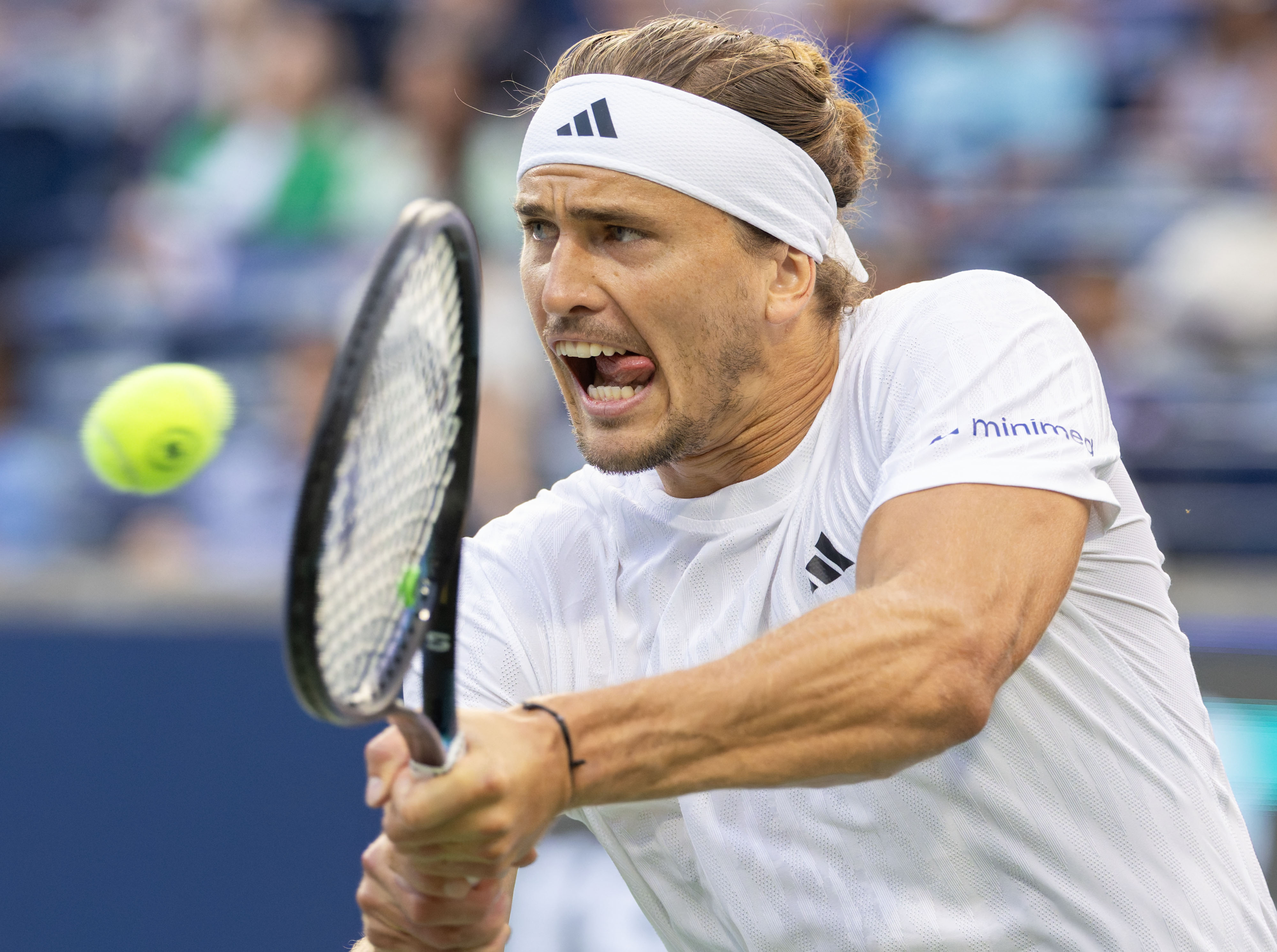 日本网球队翻盘世界网球队，兹维列夫一己之力扛起全队的简单介绍