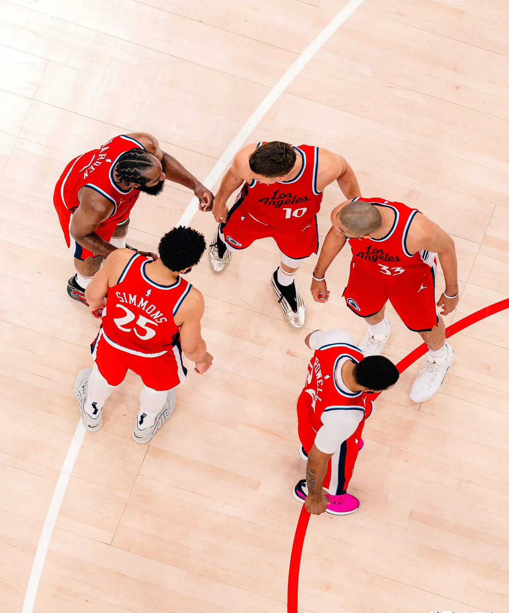 关于雄鹿B队绝杀篮网B队，乔治·希尔统治全场的信息