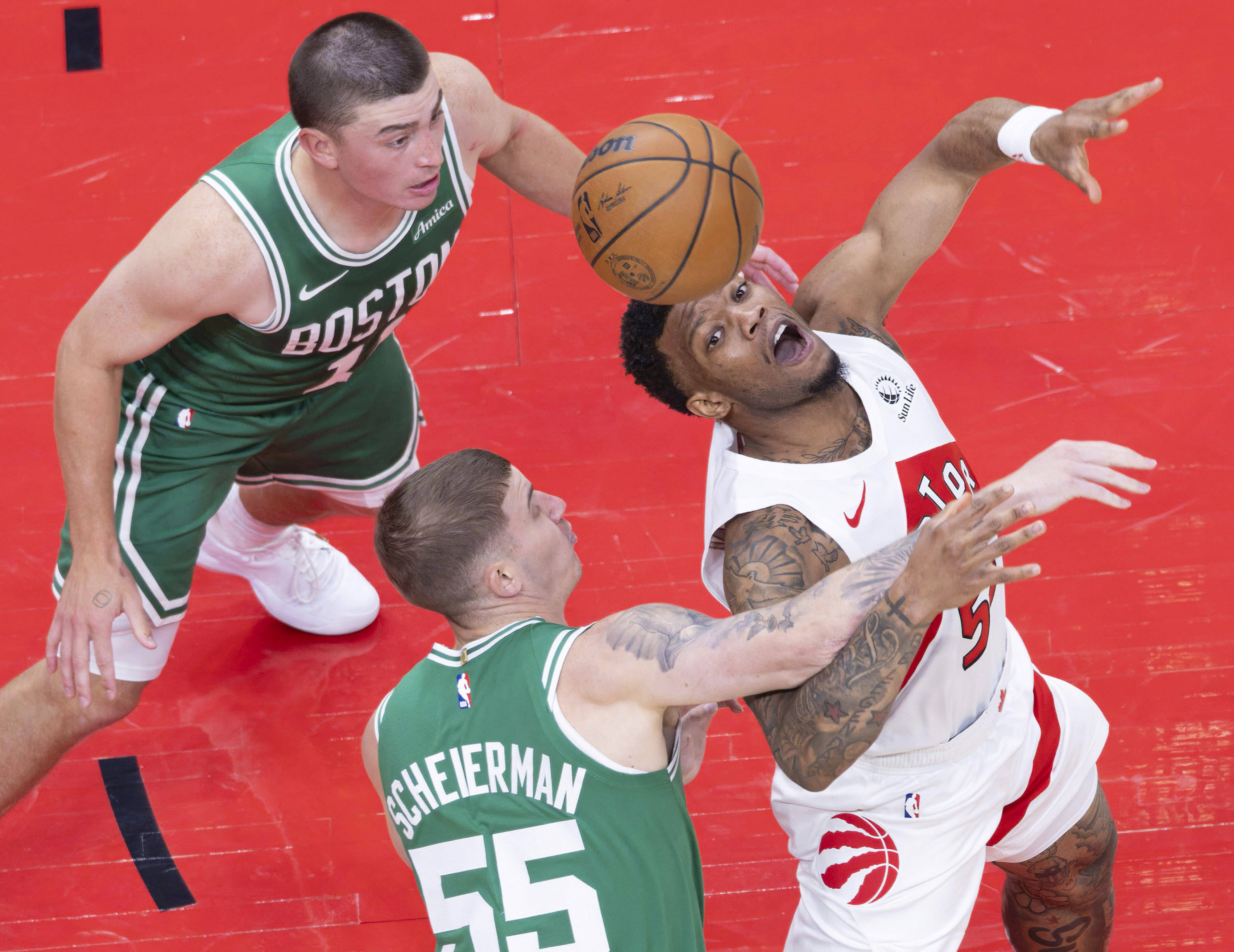 火箭翻盘凯尔特人，锡安点燃赛场