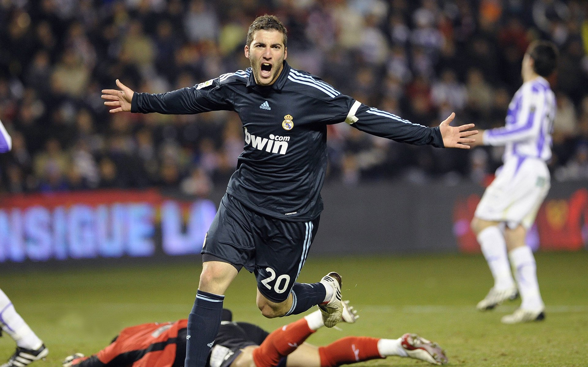 绿茵场上的双重奏，格列兹曼的救赎与中国的比利时式胜利