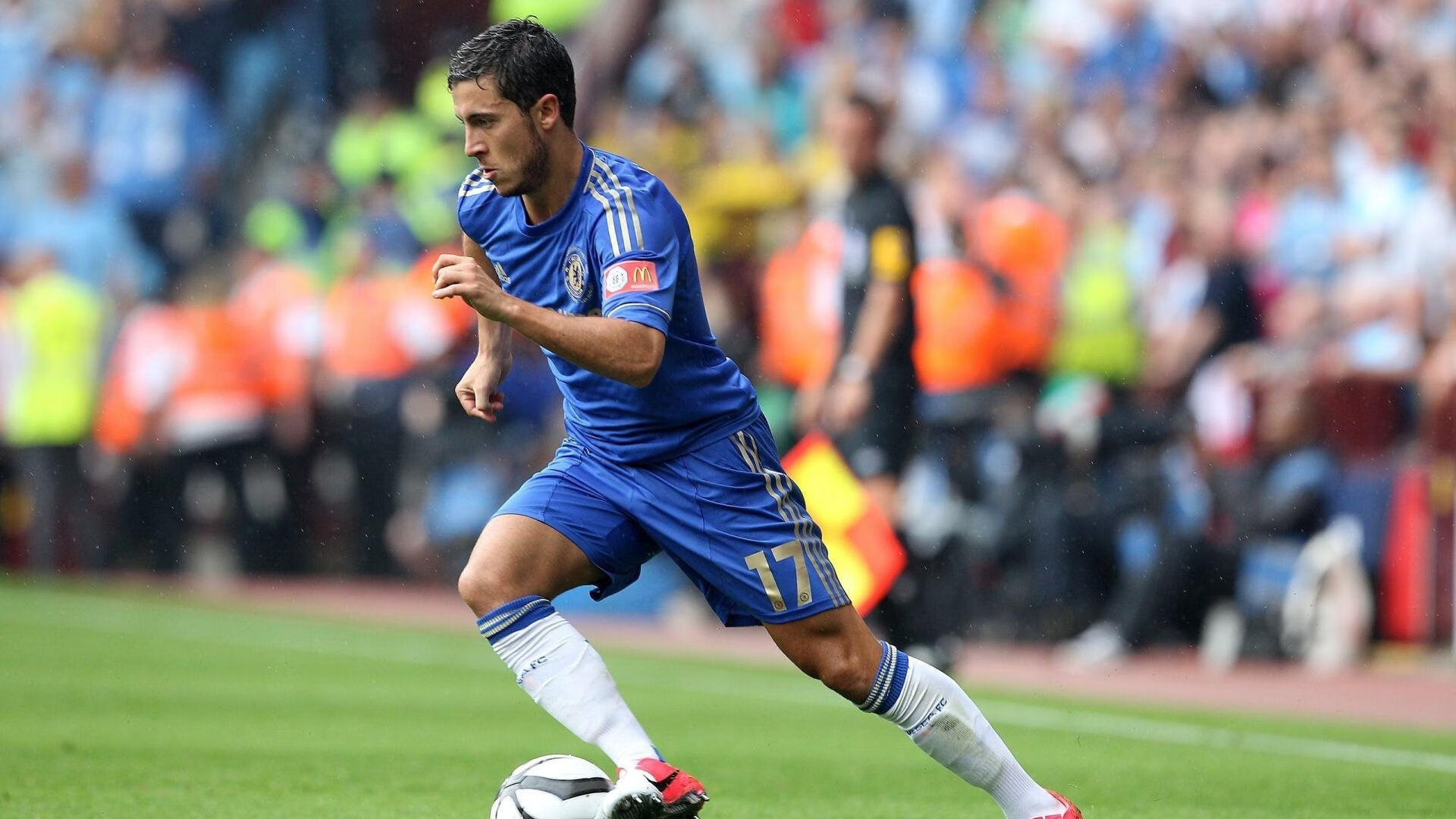 意甲焦点战之夜，爱德华兹闪电破门，让比赛提前失去悬念